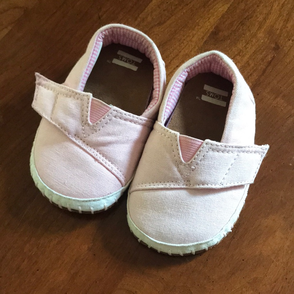Toms shoes size 4